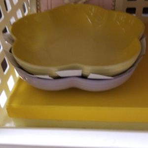 Le creuset flower line